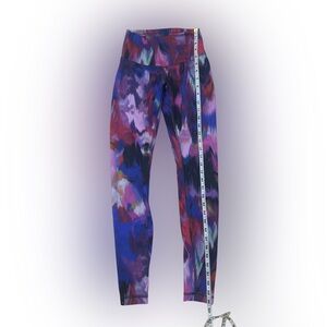 This is a pair of Lululemon Wunder Train High-Rise Tights